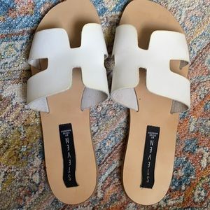 Steve Madden Greece slides size 8